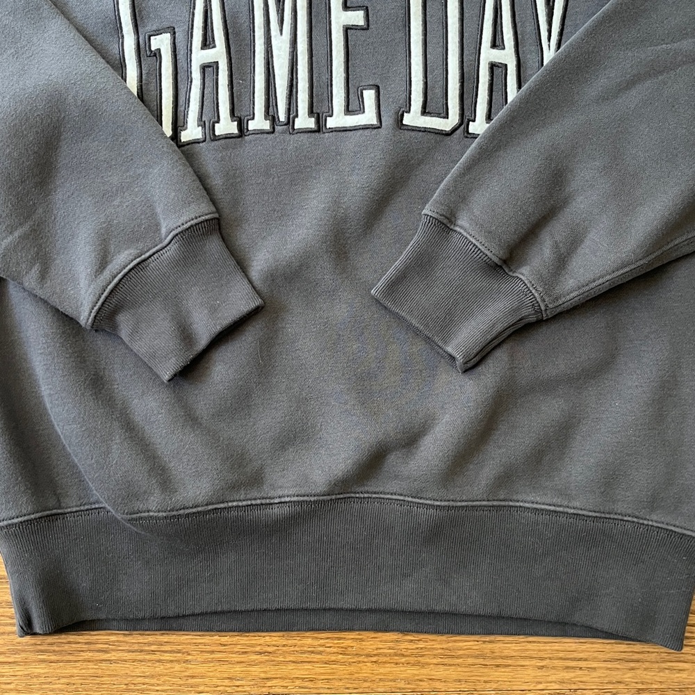 Abercrombie & Fitch Game Day Sunday Crew. - Picture 5 of 9